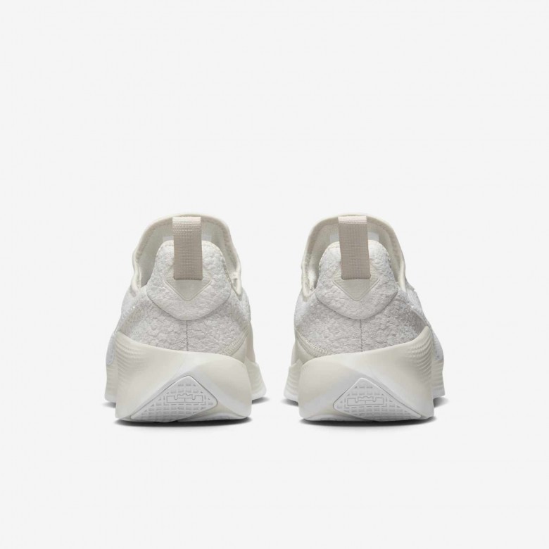 LeBron TR 1 LeBron TR 1