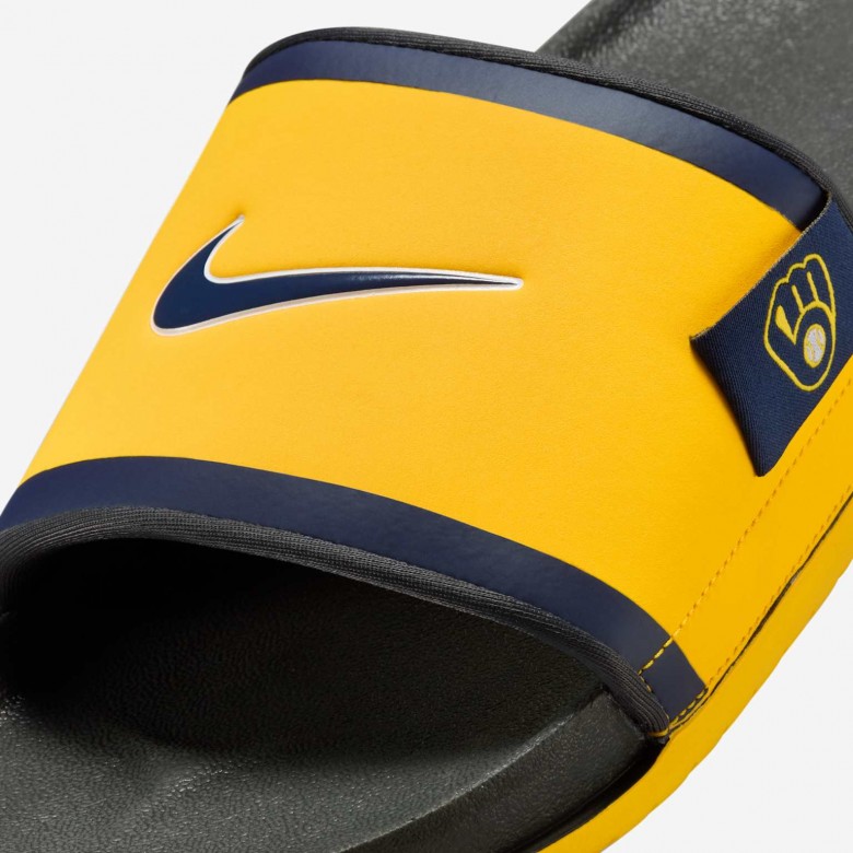 Nike Offcourt (Milwaukee Brewers) Nike Offcourt (Milwaukee Brewers)