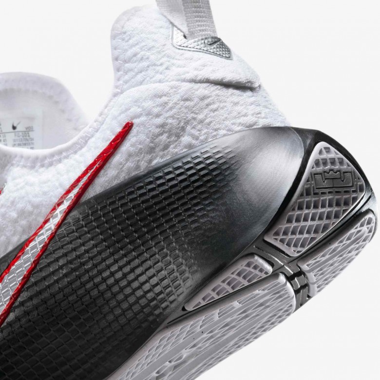 LeBron TR 1 LeBron TR 1