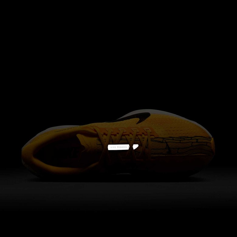 Nike Pegasus Plus LV8 Nike Pegasus Plus LV8