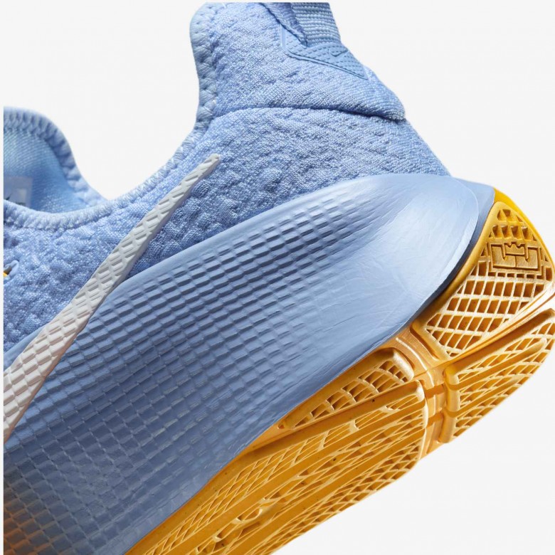 LeBron TR 1 LeBron TR 1