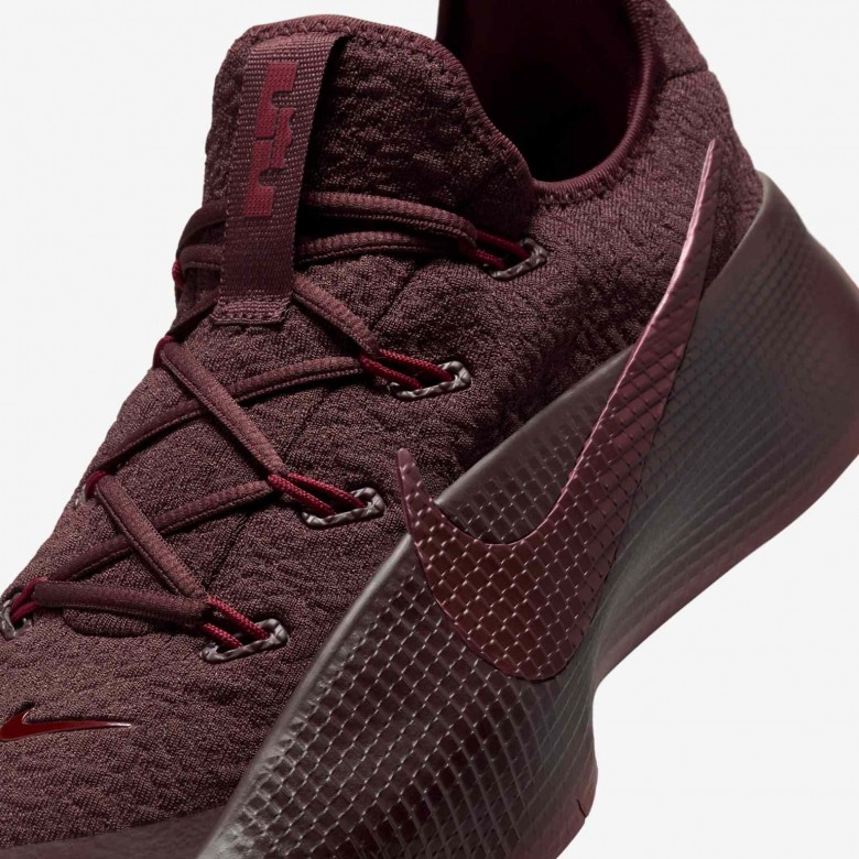 LeBron TR 1 LeBron TR 1