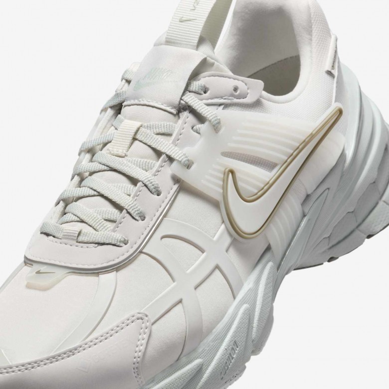 Nike V2K Run GORE-TEX Nike V2K Run GORE-TEX