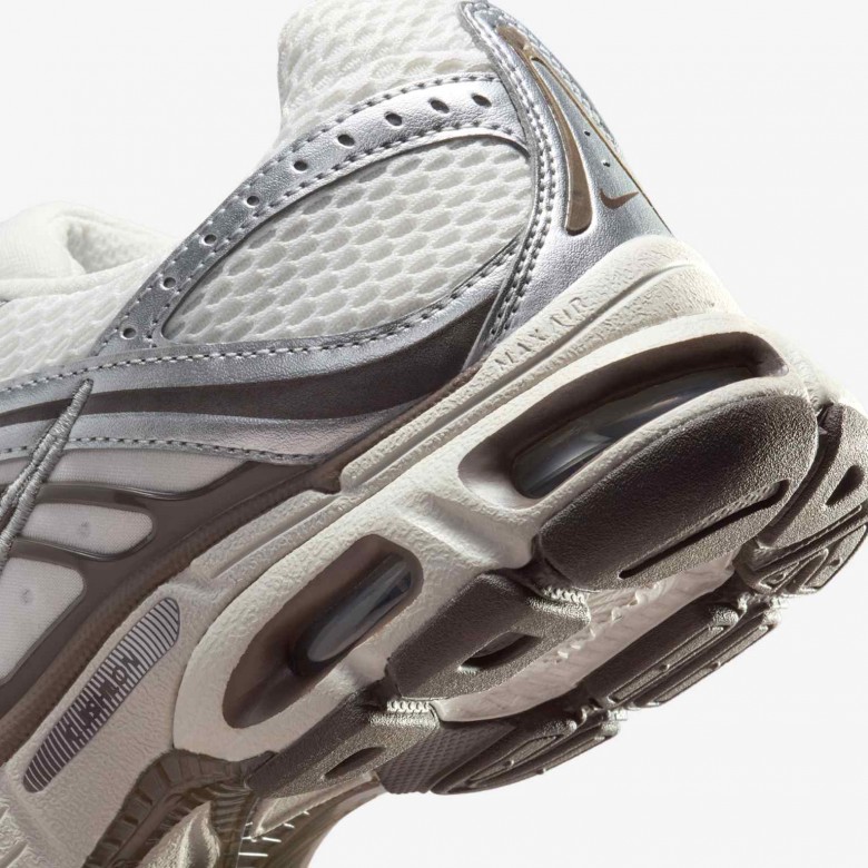 Nike Air Max Moto 2K Nike Air Max Moto 2K